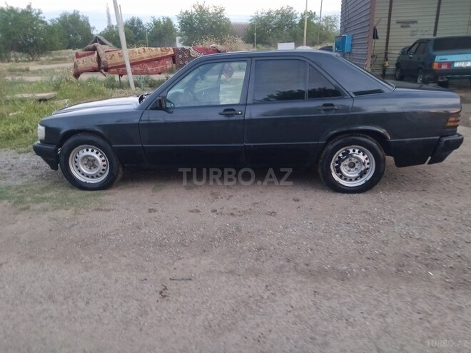 Mercedes 190-8
