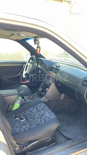 Mercedes C 220-11