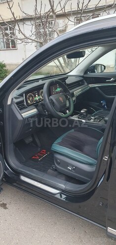Hongqi HS5-5