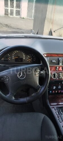 Mercedes E 230-6