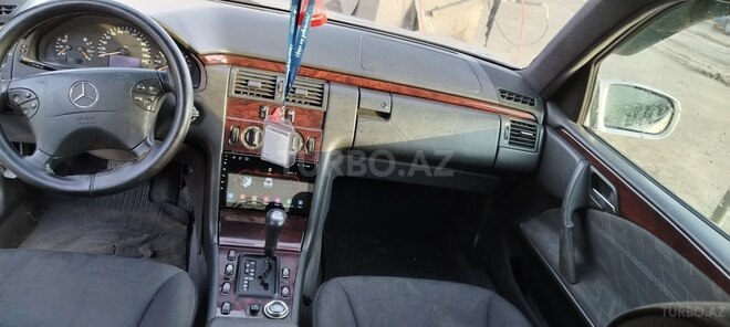 Mercedes E 230-7