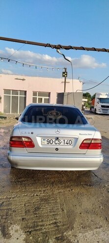 Mercedes E 230-4