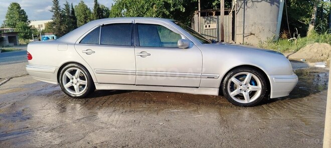 Mercedes E 230-3