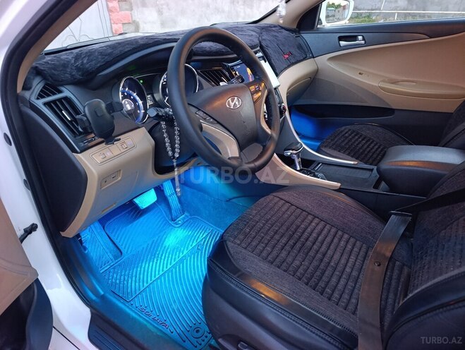Hyundai Sonata-6