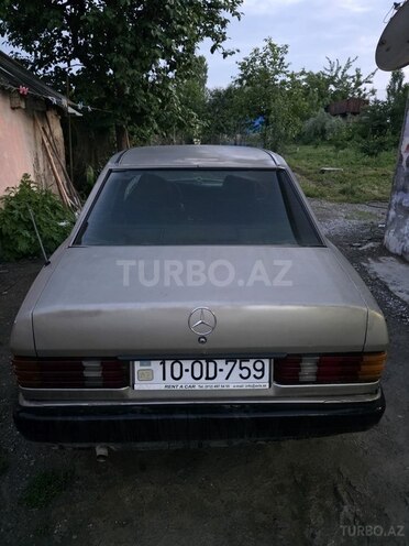 Mercedes 190-2