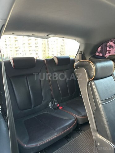 Hyundai Santa Fe-13
