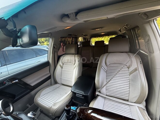 Toyota Land Cruiser Prado-12