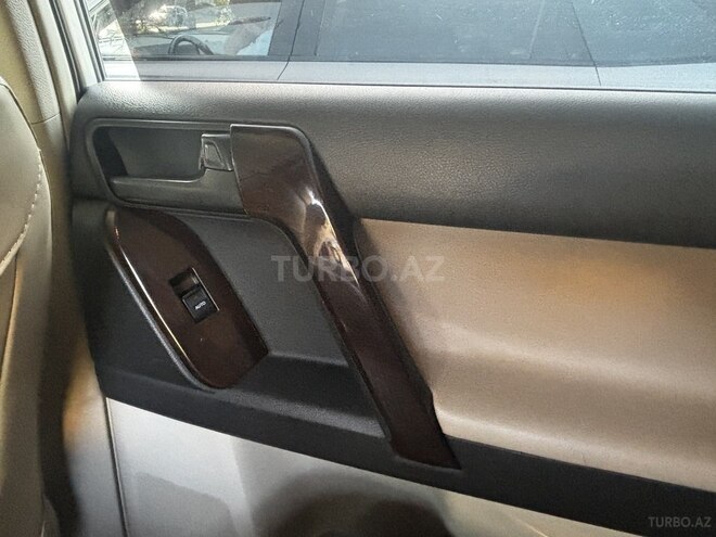Toyota Land Cruiser Prado-15