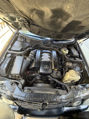 Mercedes E 240-8