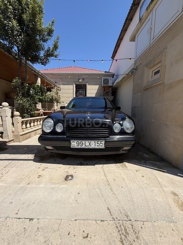 Mercedes E 240-1