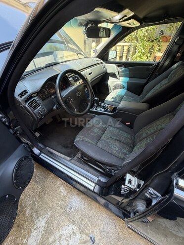 Mercedes E 240-10