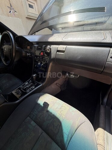 Mercedes E 240-14
