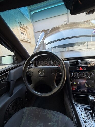 Mercedes E 240-18