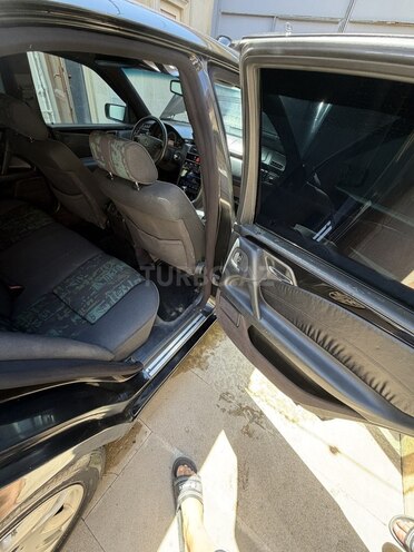 Mercedes E 240-17