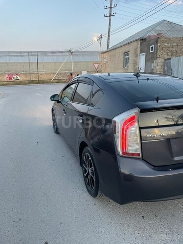Toyota Prius-7