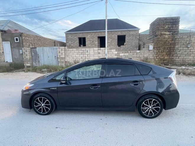 Toyota Prius-4