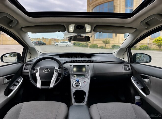 Toyota Prius-10