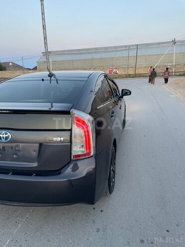 Toyota Prius-8