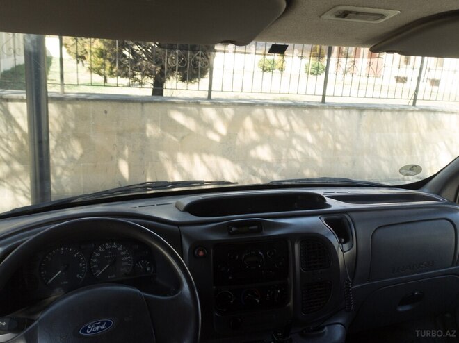 Ford Transit-6