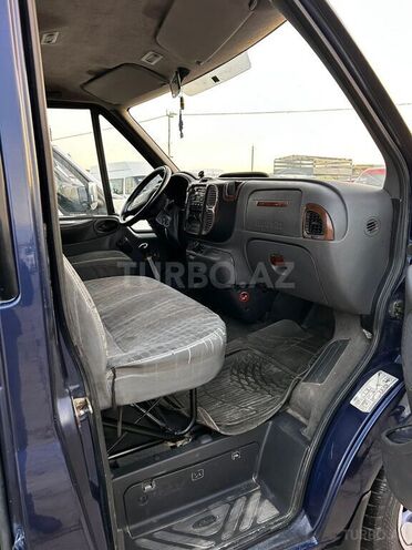 Ford Transit-5
