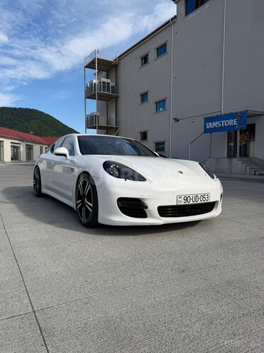 Porsche Panamera Turbo S-4