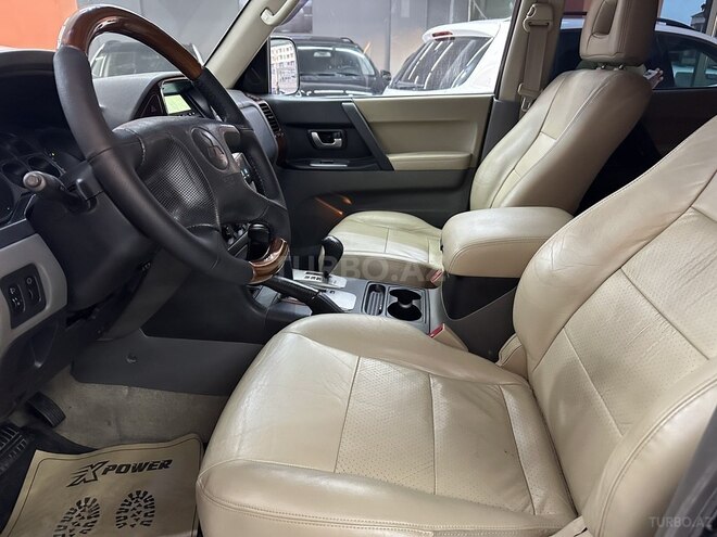 Mitsubishi Pajero-11