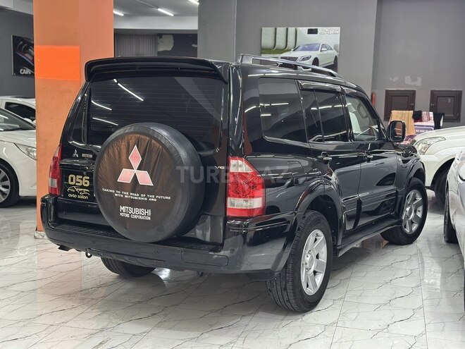 Mitsubishi Pajero-7