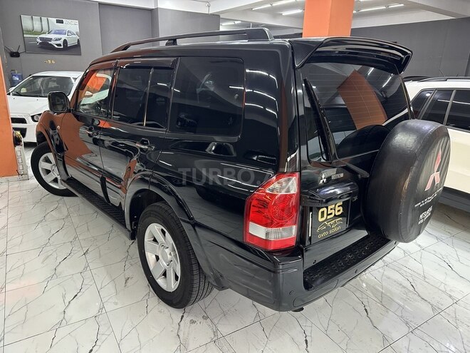 Mitsubishi Pajero-5