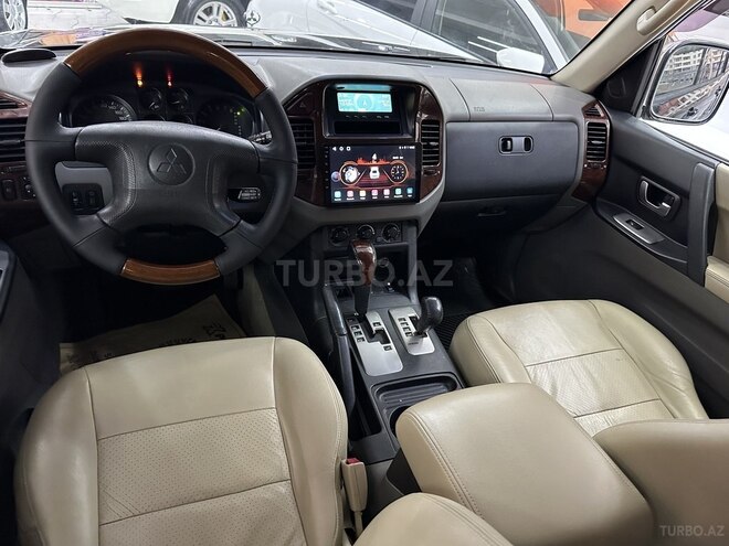 Mitsubishi Pajero-13