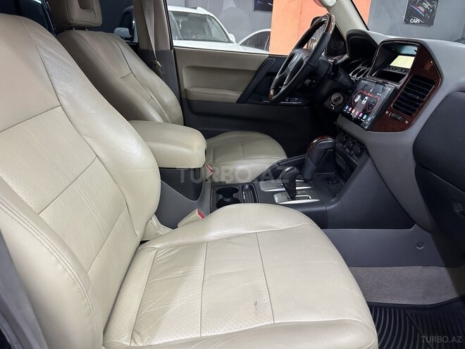 Mitsubishi Pajero-14