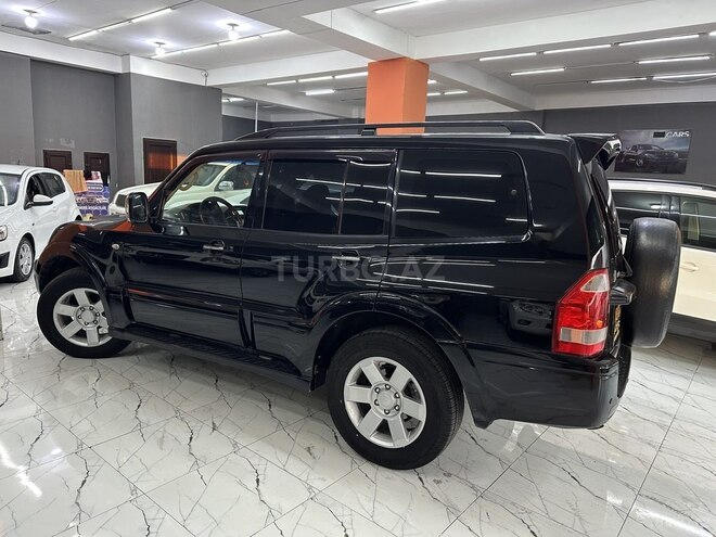 Mitsubishi Pajero-6