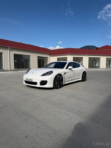 Porsche Panamera Turbo S-6
