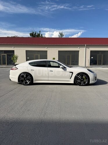 Porsche Panamera Turbo S-10