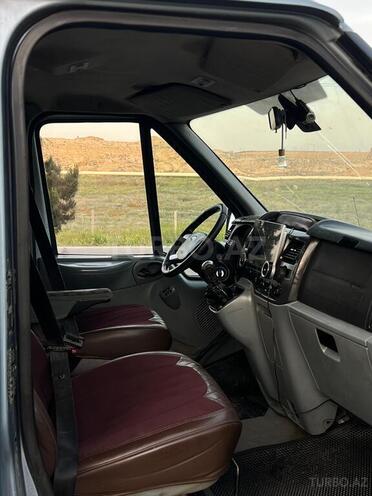 Ford Transit-11