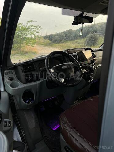 Ford Transit-12