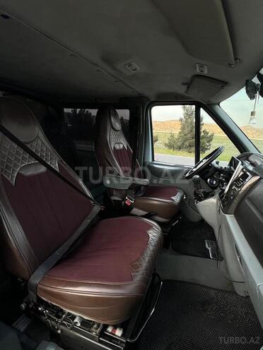 Ford Transit-13