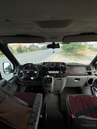 Ford Transit-14