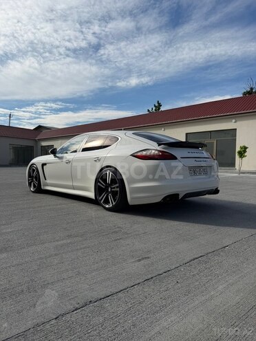 Porsche Panamera Turbo S-9