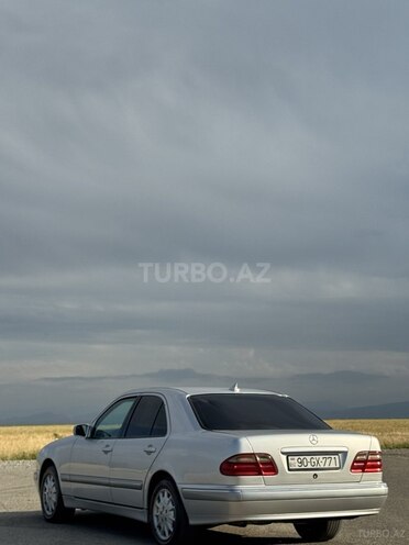 Mercedes E 200-5