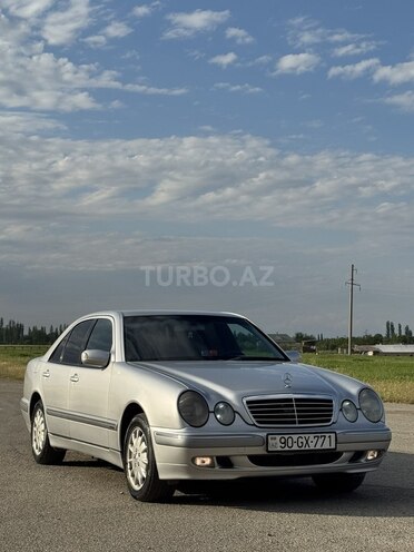 Mercedes E 200-1
