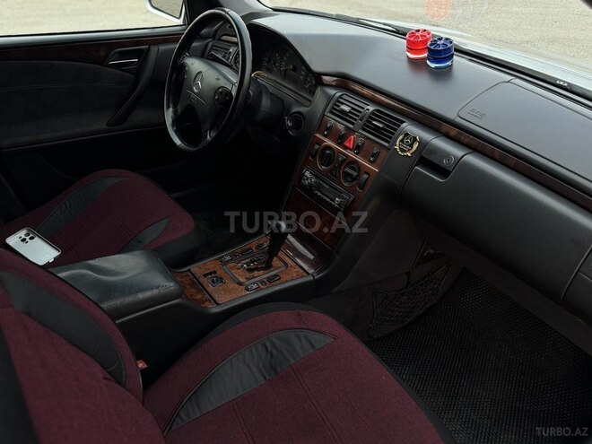 Mercedes E 200-9