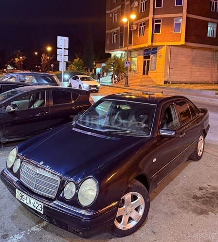 Mercedes E 200-1