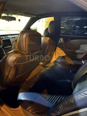 Mercedes E 200-7