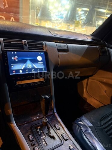 Mercedes E 200-8