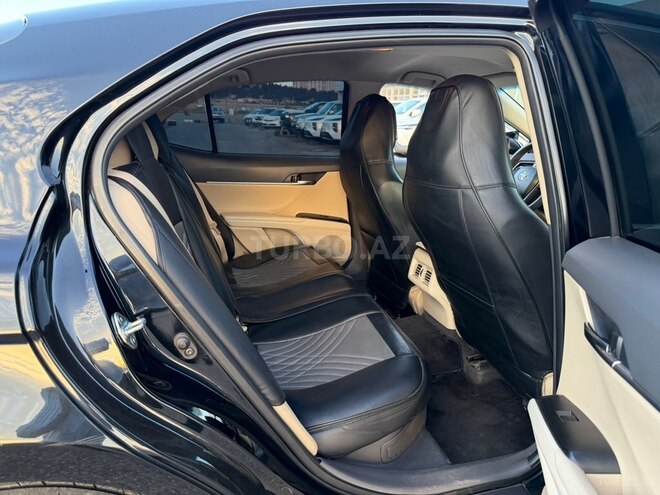 Toyota Camry-15