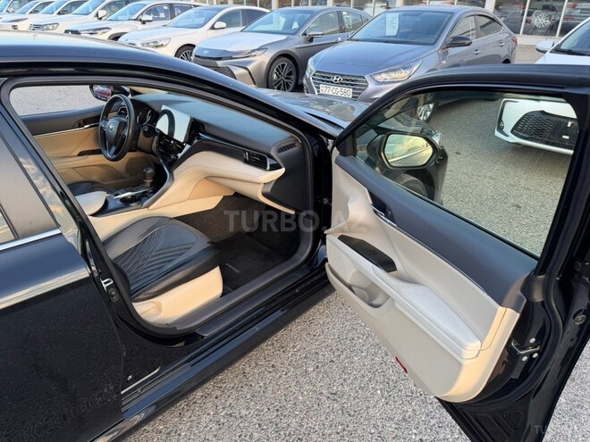 Toyota Camry-13