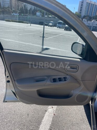 Nissan Sunny-11