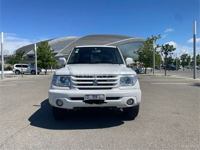 Mitsubishi Pajero io-1