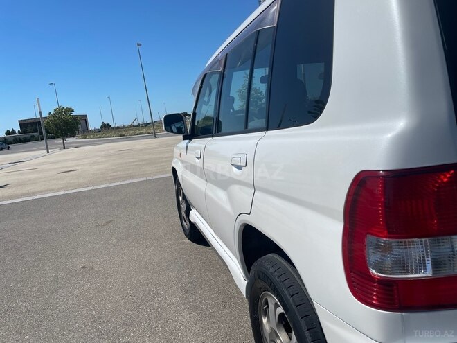 Mitsubishi Pajero io-4