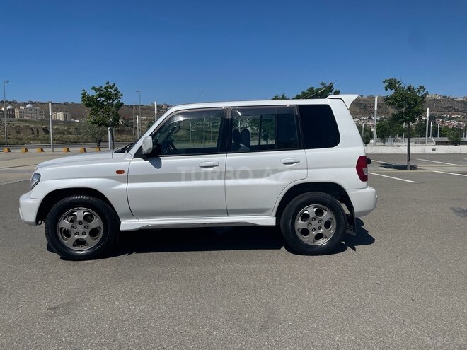 Mitsubishi Pajero io-2
